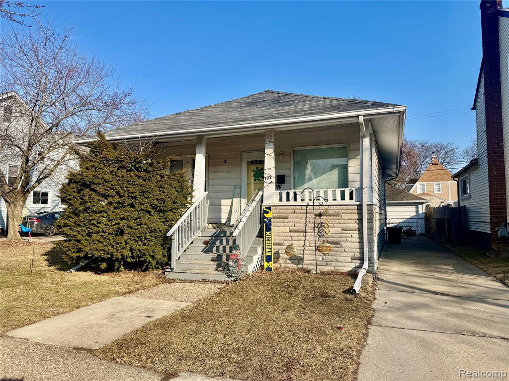 722 Kings Highway, Wyandotte, MI 48192 — front exterior