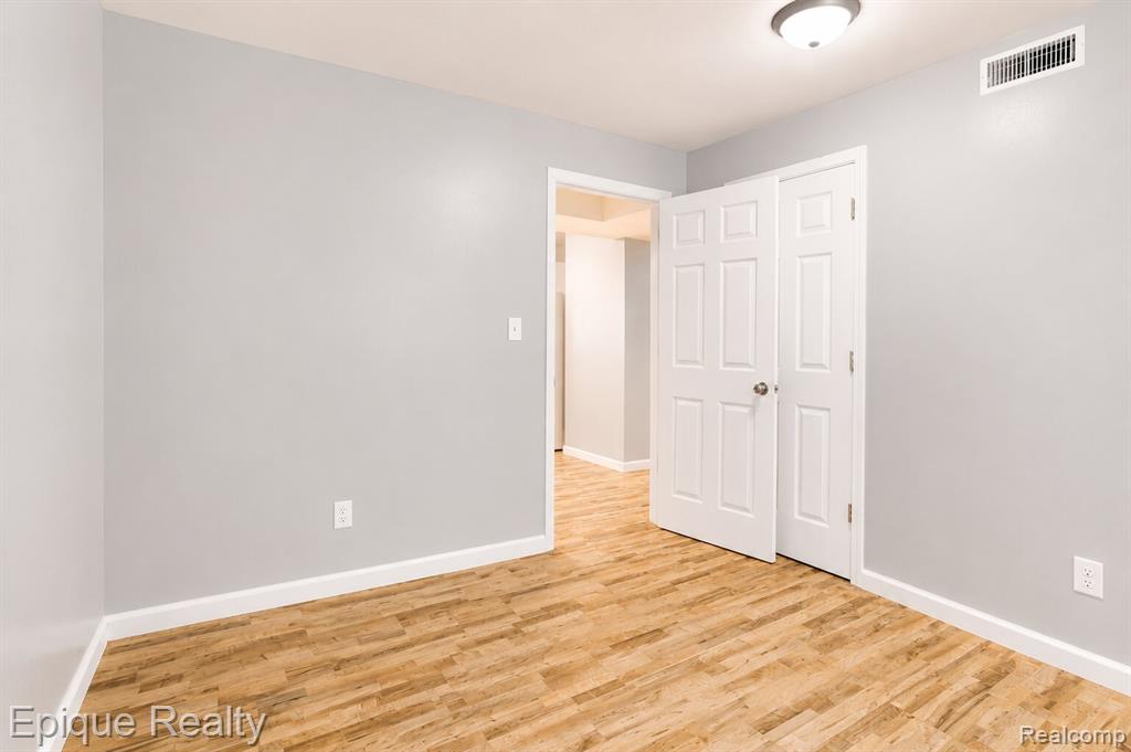 5649 Lapeer Road, MI — Photo 9