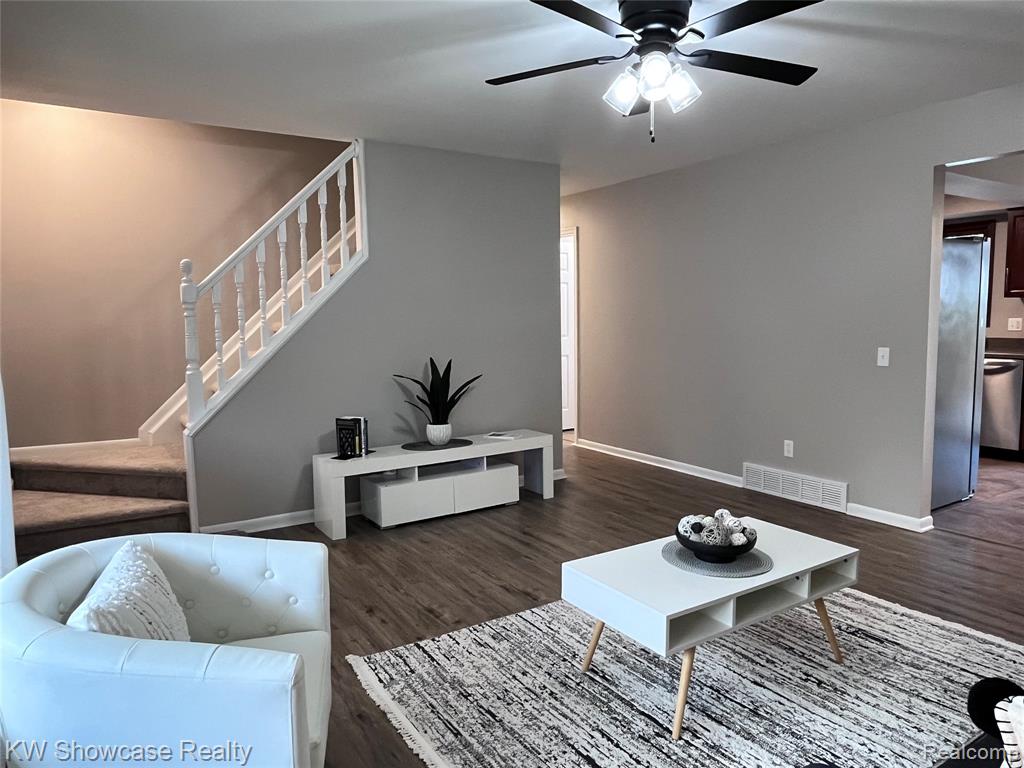 2034 E Nalone, Wixom, MI 48393 — Photo 10
