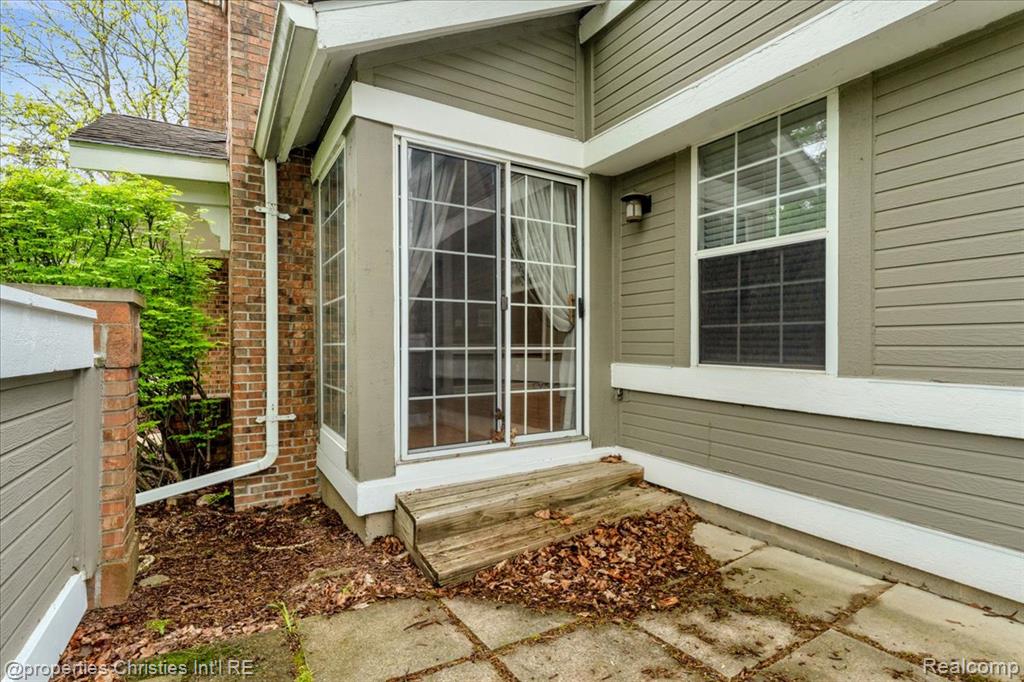 6651 Hearthside Court, West Bloomfield, MI — Photo 24