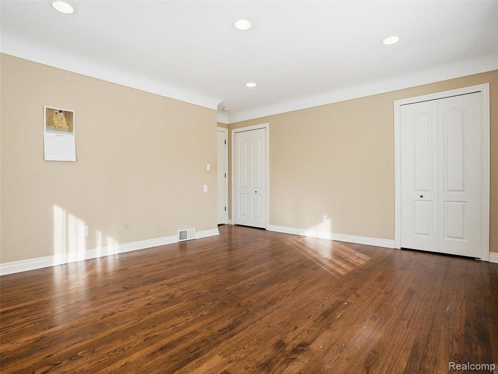 29750 Bristol Lane, Bingham Farms, MI 48025 — Photo 23