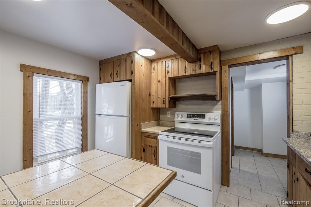 31 Heights Road, Lake Orion, MI 48362 — Photo 6