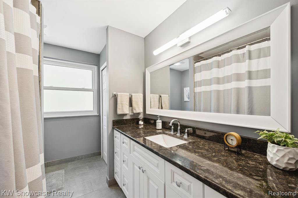 870 Chatham Drive, Milford, MI 48381 — Photo 29