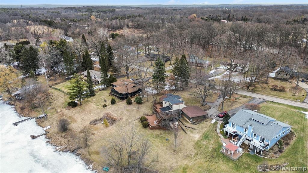 13490 Lakebrook Drive, Fenton, MI 48430 — Photo 35