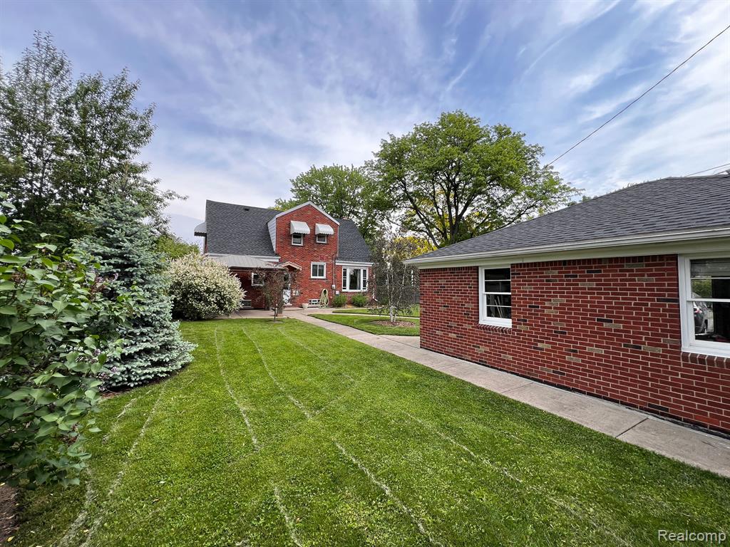 8488 HARDING, Center Line, MI 48015 — Photo 11