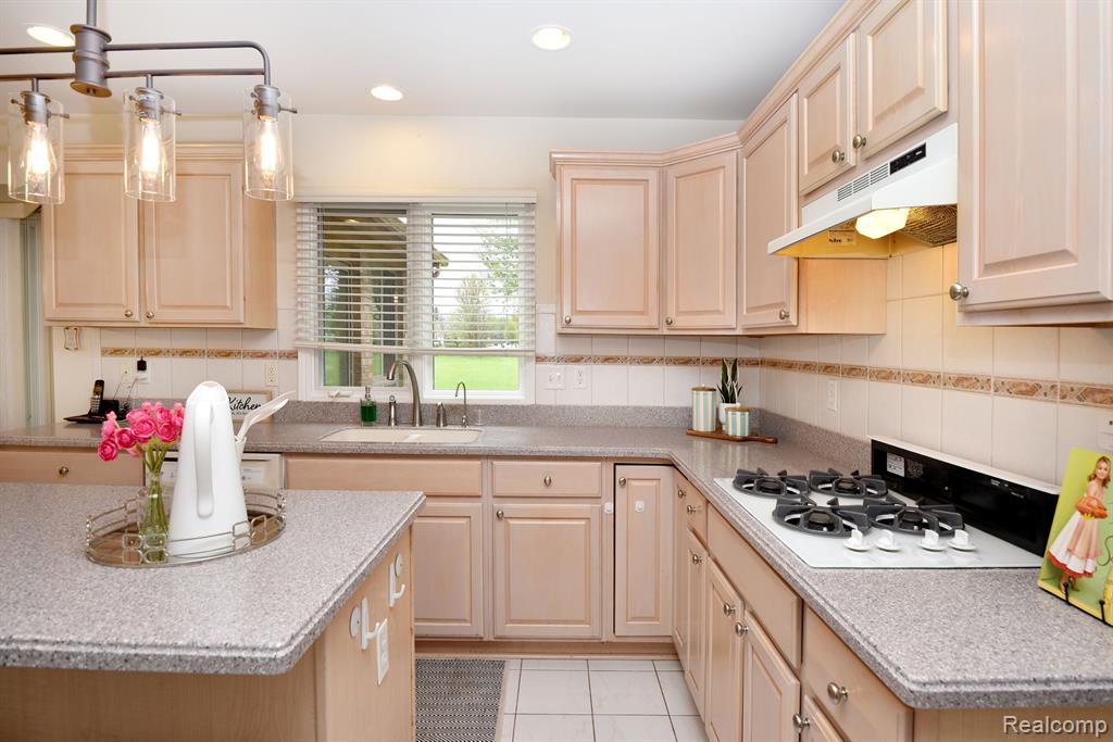 4297 SPRINGBROOK Drive, Sterling Heights, MI 48314 — Photo 9
