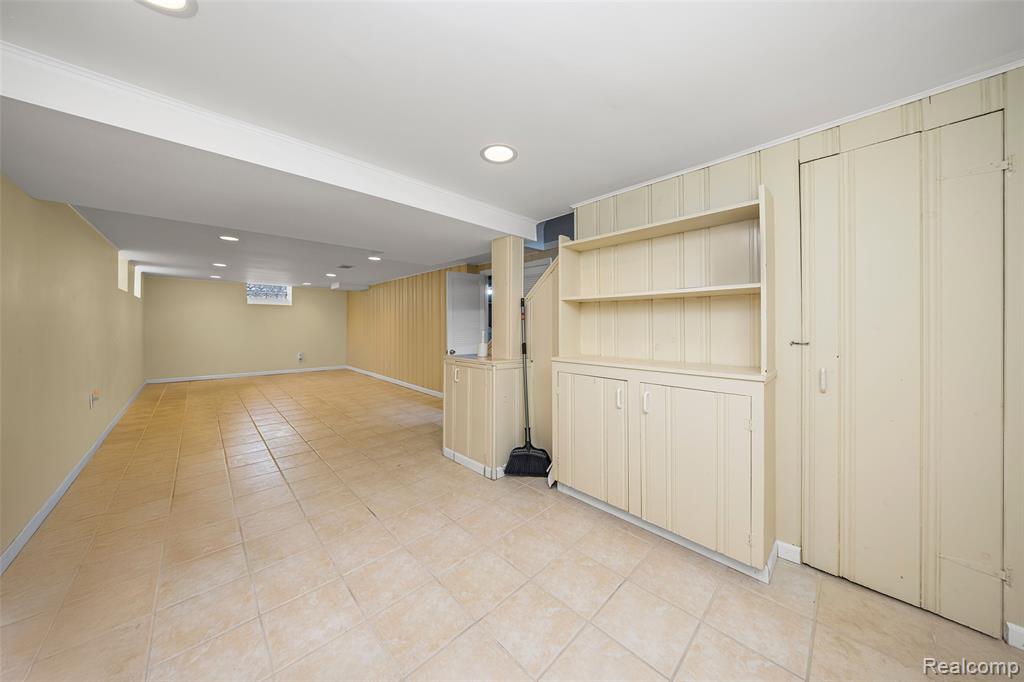 26021 Berkley Avenue, Huntington Woods, MI — Photo 27
