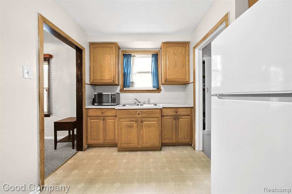 9101 HARTWELL Street, Detroit, MI 48228 — Photo 4