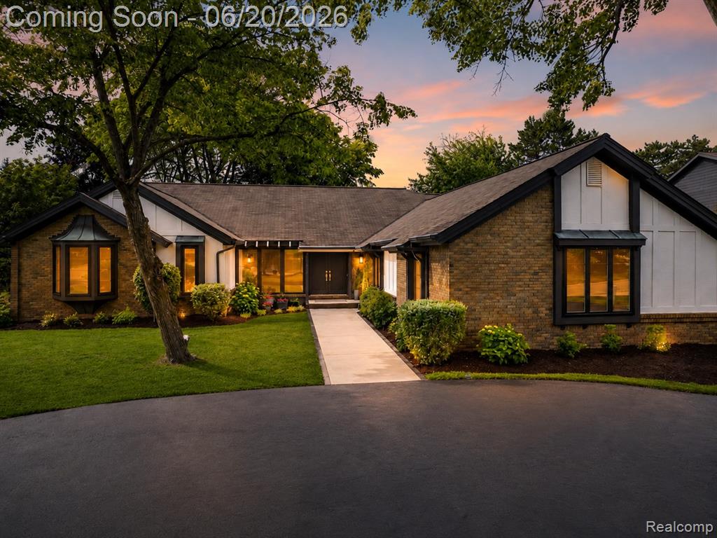 4413 Pinehurst Drive, West Bloomfield, MI — front exterior