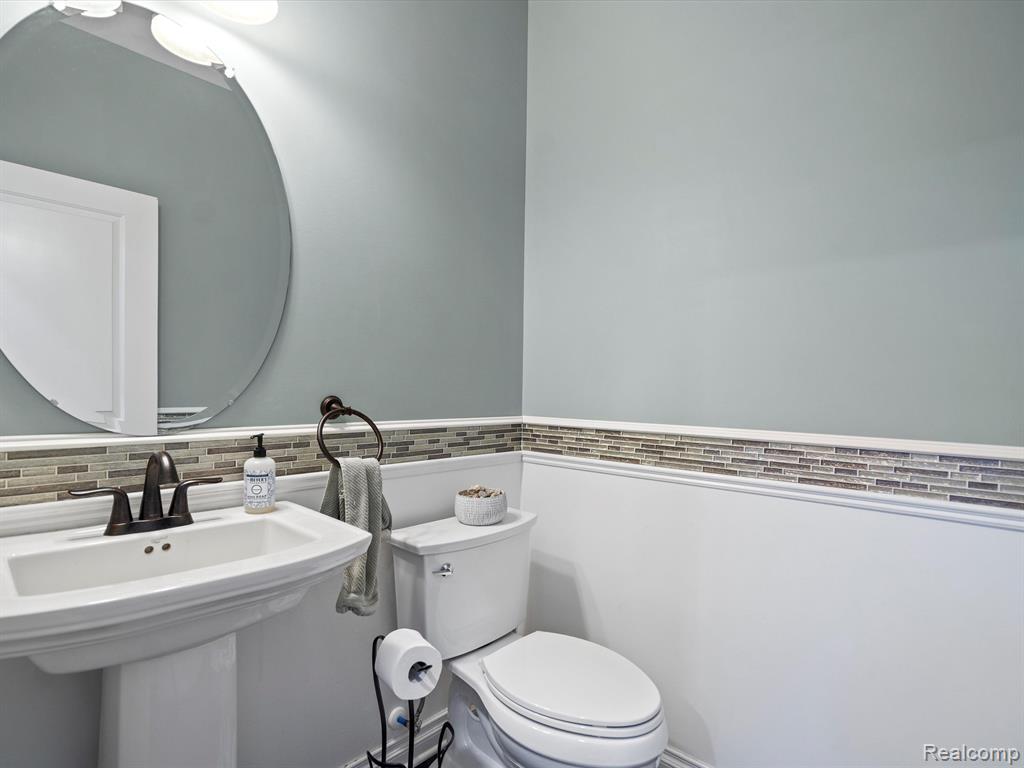 889 APPLETON, Oakland, MI — Photo 38