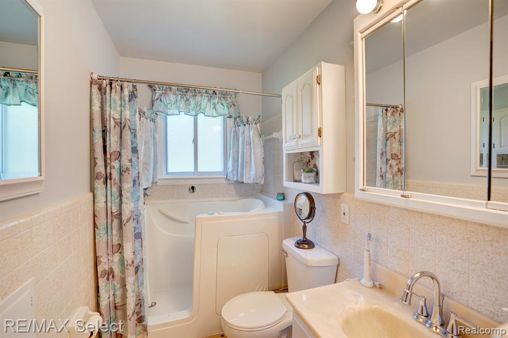 4085 Manner Drive, Flint, MI 48506 — Photo 19