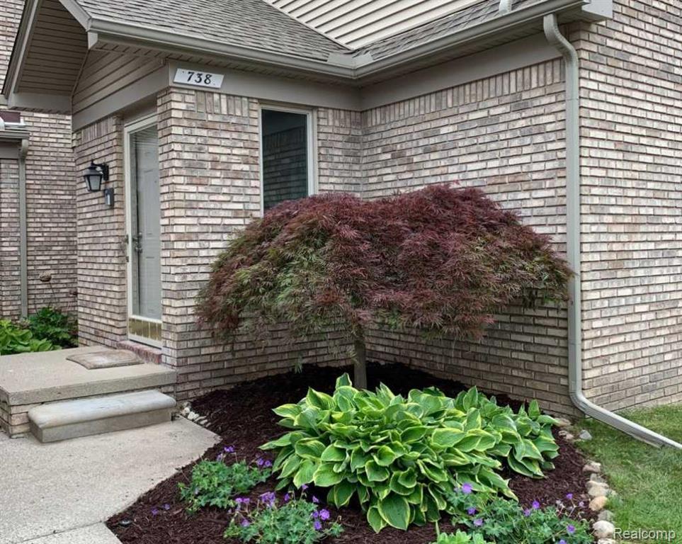 738 S Milford Road, Milford, MI 48381 — front exterior