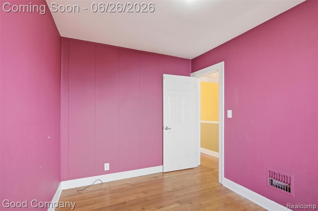 520 E Muir Avenue, Hazel Park, MI 48030 — Photo 18