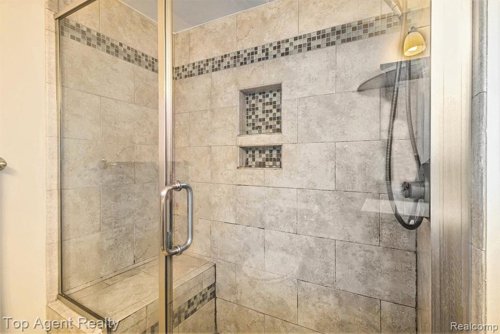 3990 Old Creek Road, Troy, MI 48084 — Photo 15