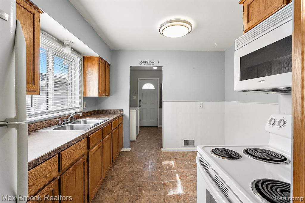 41 E Madge Avenue, Hazel Park, MI 48030 — Photo 5