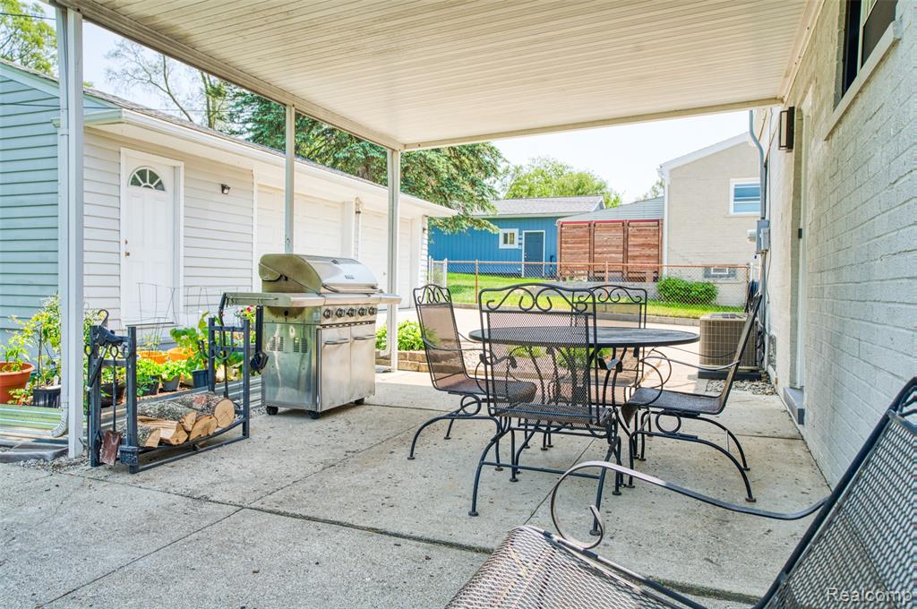 860 Friar Drive, Milford, MI 48381 — Photo 30