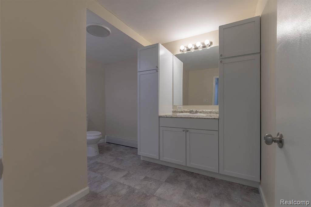 5733 CRESCENT Road, Waterford, MI 48327 — Photo 10