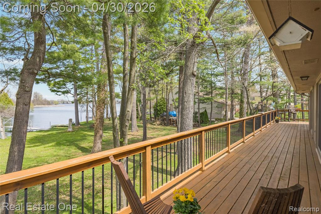 2748 Armstrong Drive, Lake Orion, MI — Photo 9