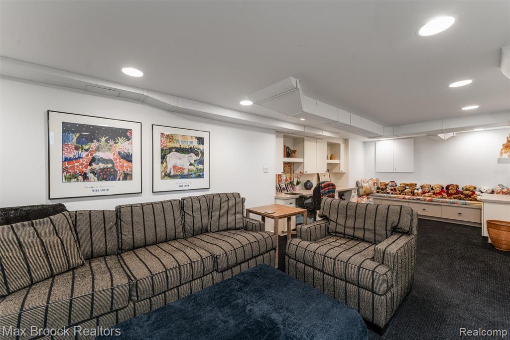 919 W Glengarry Circle, Bloomfield Hills, MI 48301 — Photo 48