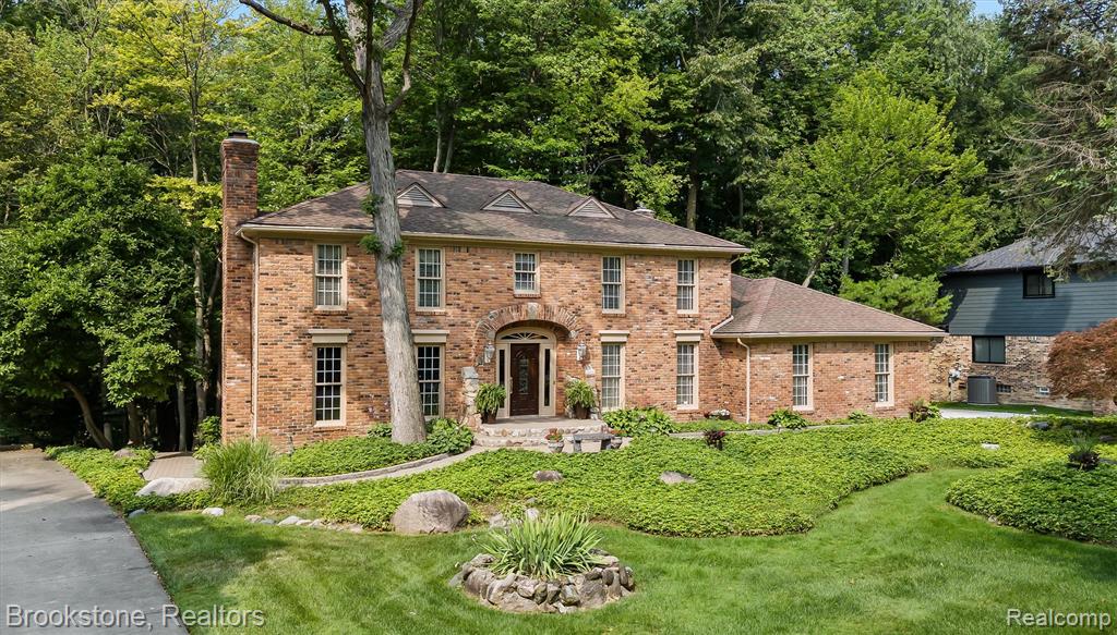 6521 Red Oak Drive NW, Troy, MI 48098