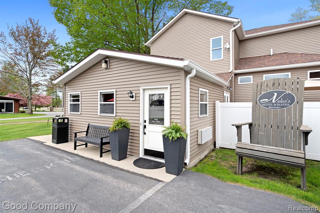 612 N LAKESHORE Drive, Ludington, MI 49431 — Photo 41