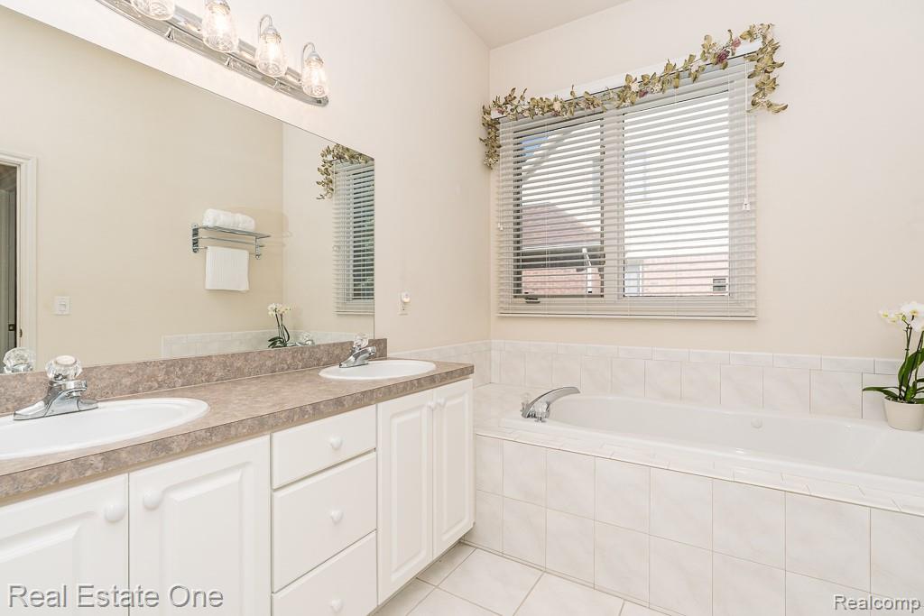 6615 Chatham Circle, Rochester Hills, MI 48306 — Photo 31