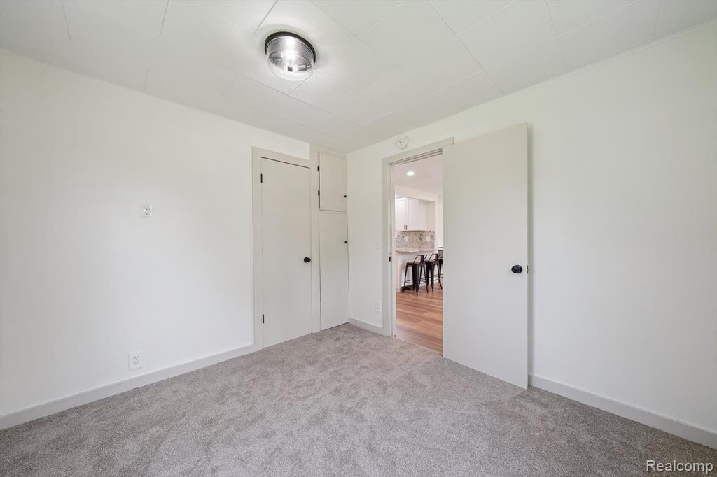 6097 Grove Avenue, Grand Blanc, MI 48439 — Photo 17