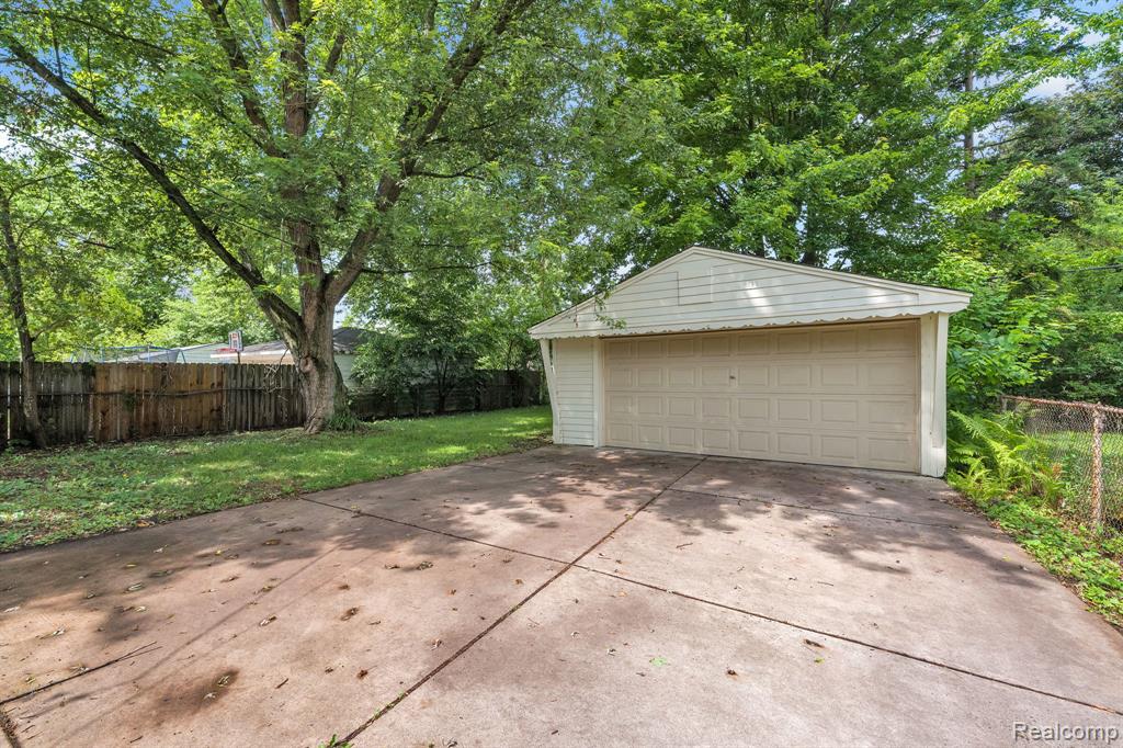 18257 Indian, Redford, MI 48240 — Photo 27