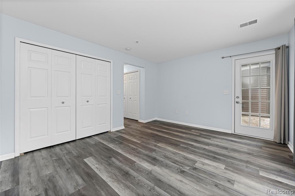 28139 Carlton Way Drive, Novi, MI 48377 — Photo 32