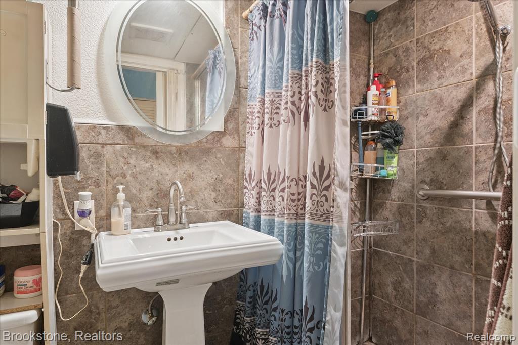 4665 W Maple Road, Bloomfield Hills, MI 48301 — Photo 40