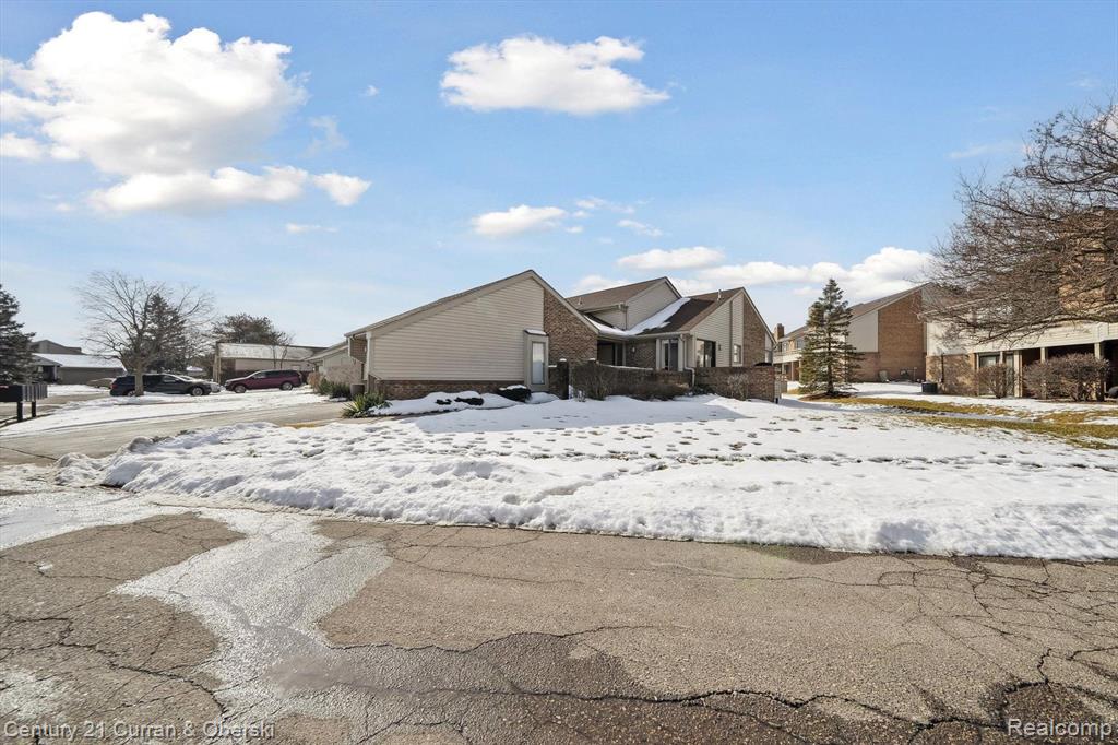 29345 E CHANTICLEER Drive, Southfield, MI 48034 — Photo 4