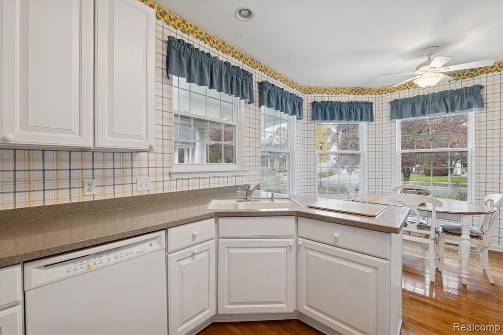 4035 Hillsdale Drive, Auburn Hills, MI 48326 — Photo 18
