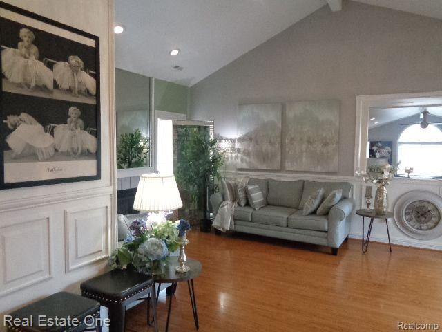 29441 LAUREL Drive, Farmington Hills, MI 48331 — Photo 19