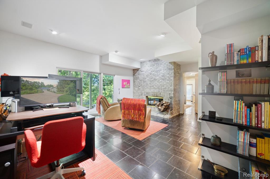 2172 Anns Way, Ann Arbor, MI 48105 — Photo 35