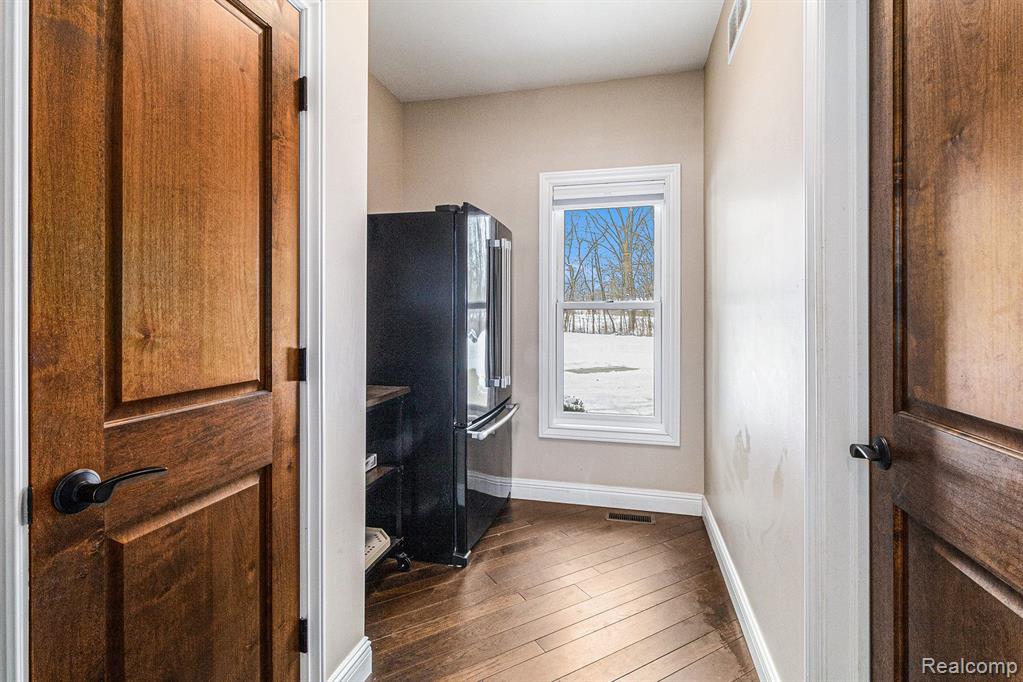 7196 MANOR Lane, Fowlerville, MI 48836 — Photo 27