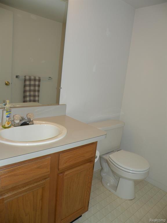 36564 DEERHURST Court, Westland, MI — Photo 31