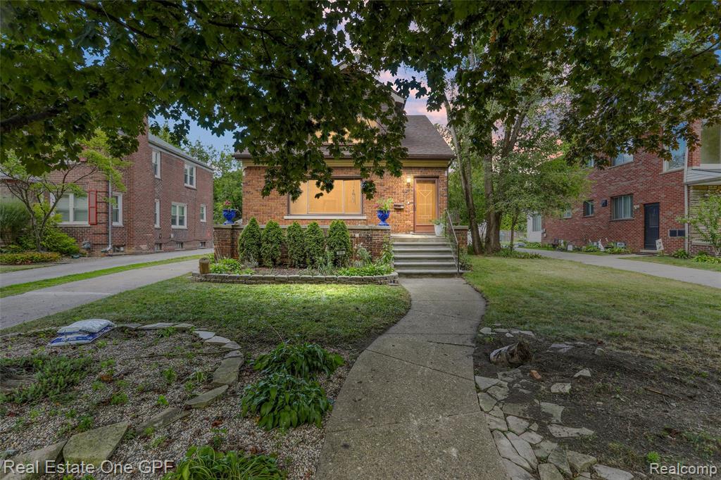 818 Neff Road, Grosse Pointe, MI 48230 — front exterior