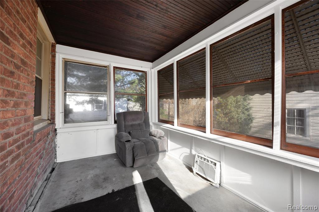 20701 Toles Lane, Grosse Pointe Woods, MI 48236 — Photo 25