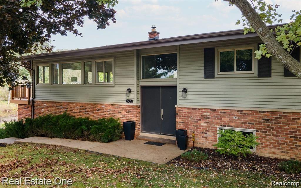 2728 DEVONSHIRE, Leonard, MI 48367 — Photo 4