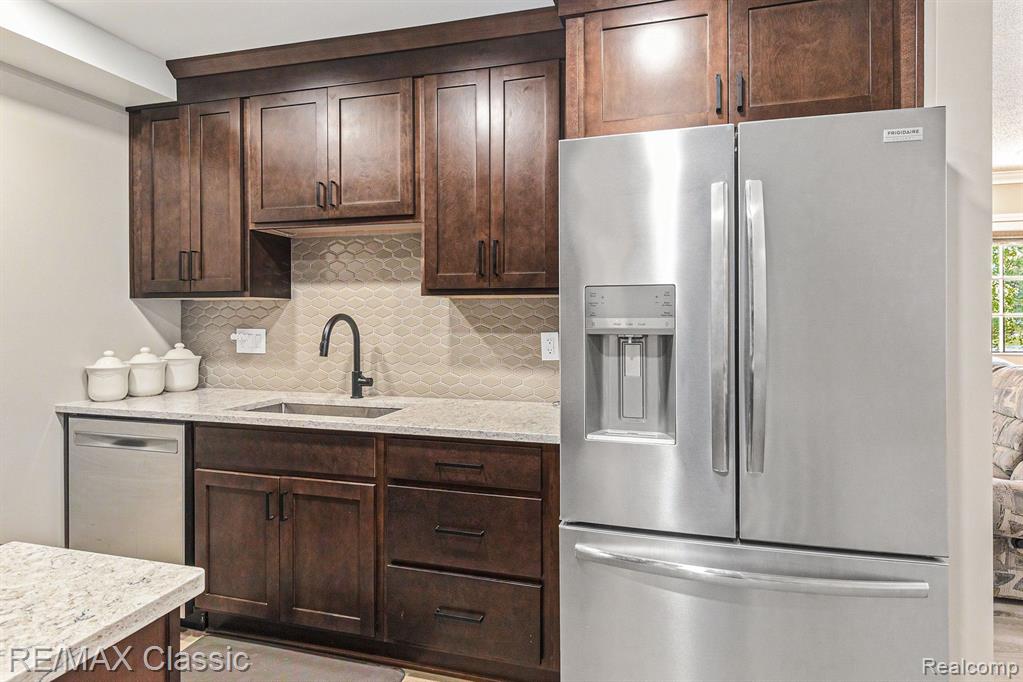 42173 OLD POND Circle, Plymouth, MI 48170 — Photo 11