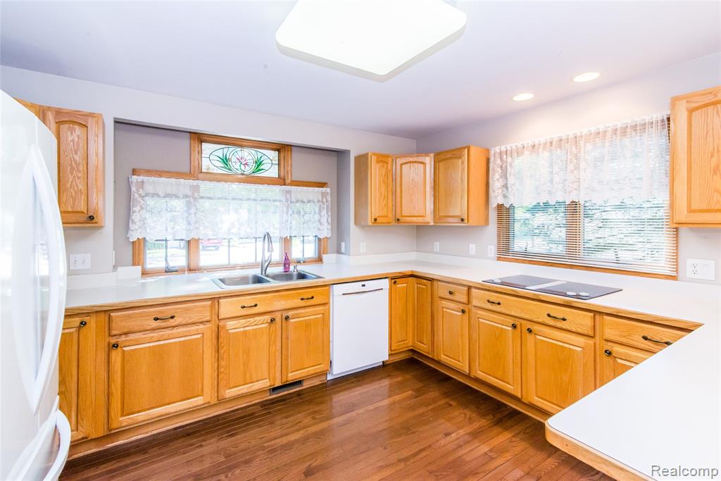 840 Heatheridge Court, Brighton, MI 48116 — Photo 7
