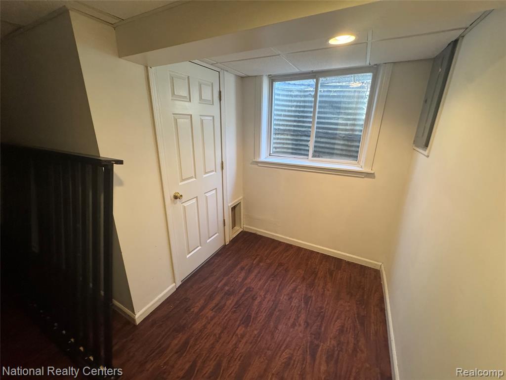 8514 Hampshire Drive, Sterling Heights, MI 48313 — Photo 16
