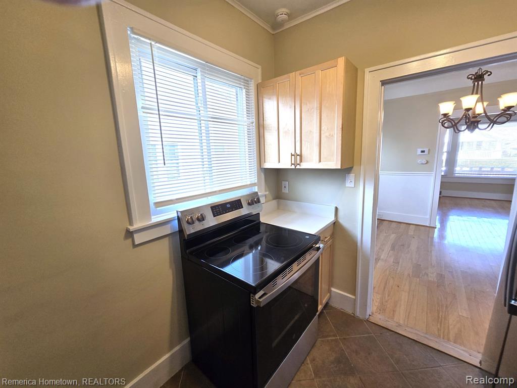571 W Saratoga Street, Ferndale, MI 48220 — Photo 11