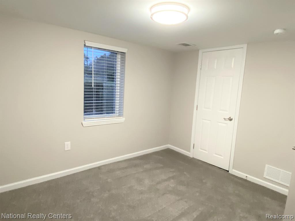 8087 CHAPP Avenue, Warren, MI 48089 — Photo 11