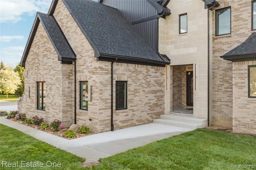 5321 Rochester Road, Troy, MI 48058 — Photo 2
