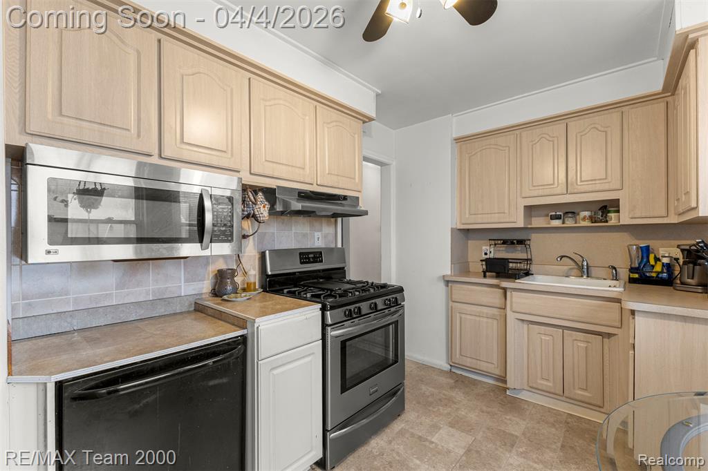 25521 Stanford Street, Dearborn Heights, MI 48125 — Photo 12