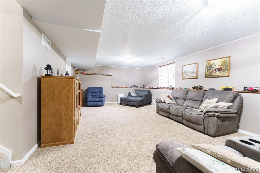 7047 Bennington Greens Drive, Owosso, MI 48867 — Photo 20