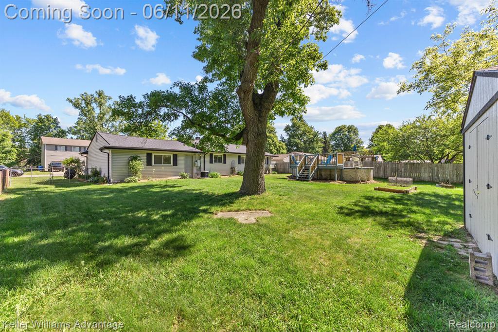 6589 Doyon Drive S, Waterford, MI 48327 — Photo 28