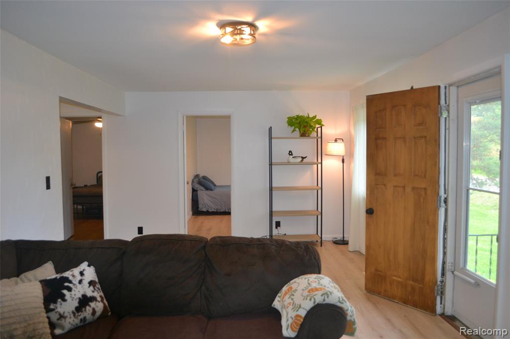 5244 Oleksyn Road, Flint, MI 48504 — Photo 8