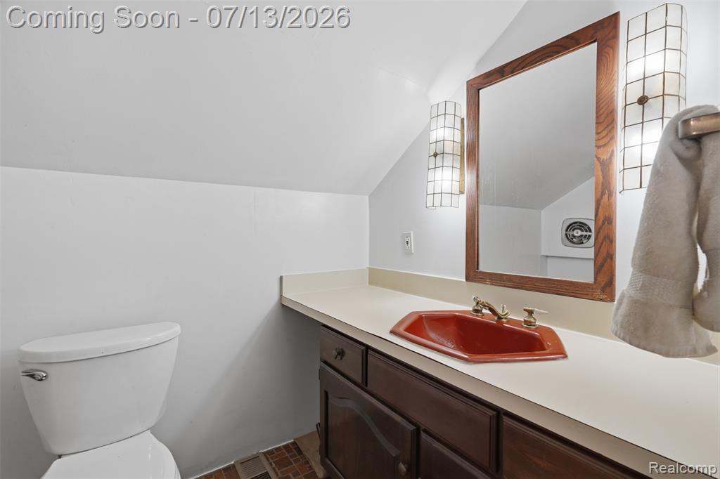 27704 California Drive NW, Lathrup Village, MI 48076 — Photo 23
